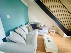 Homely 2 bedroom house, parking
